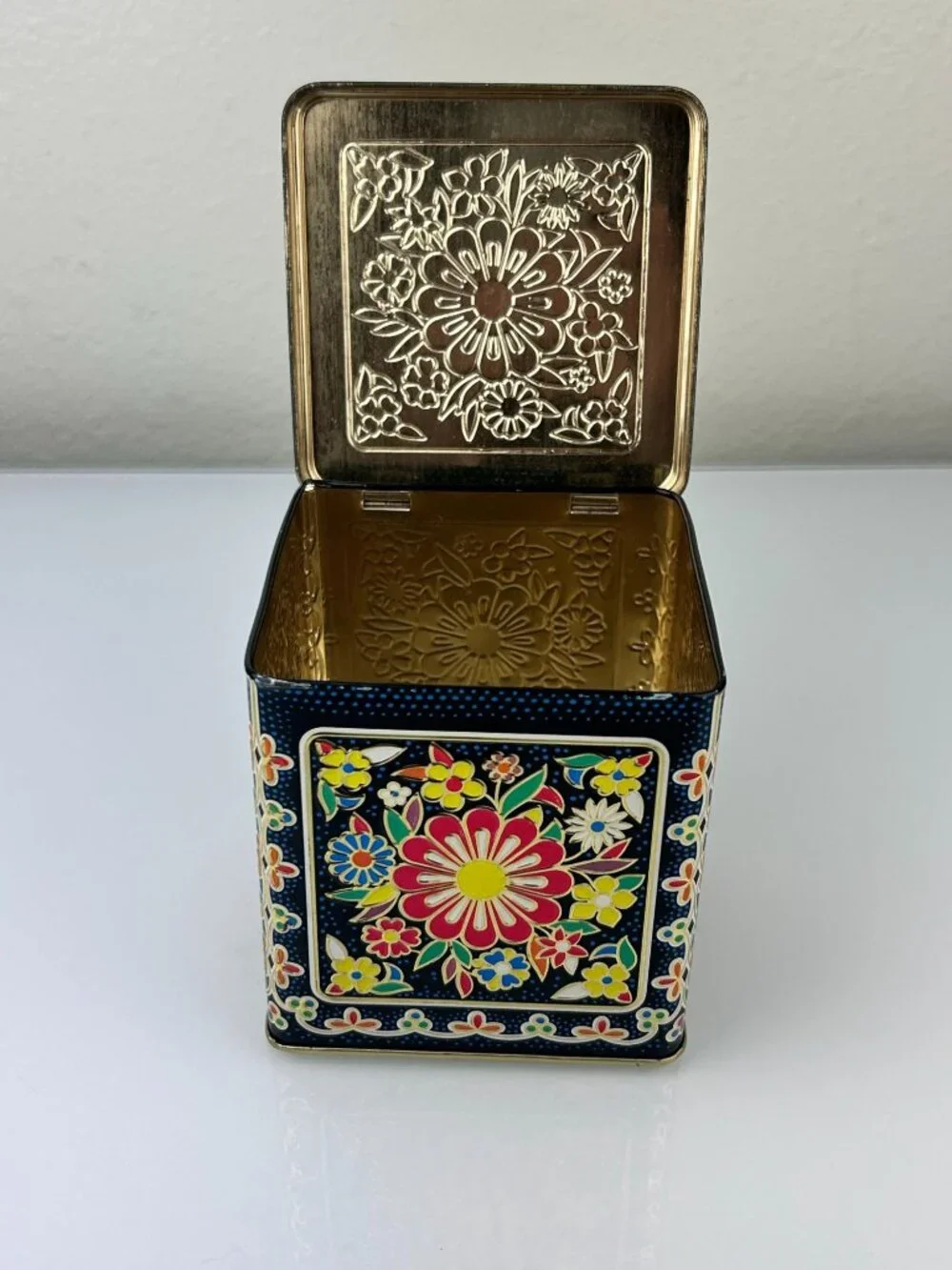 Daher Made in England Square Hinged Lid Tin Colorful Floral 11101 Metal Vintage